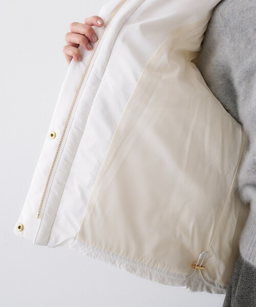 UNTITLED（アンタイトル）の「【トレンド/撥水機能/防寒】ショートダウンコート（ダウンジャケット/コート・レディース・オフホワイト/ブラック・00/01/03/04/42/44/46/48/50/02）」の3枚目の写真
