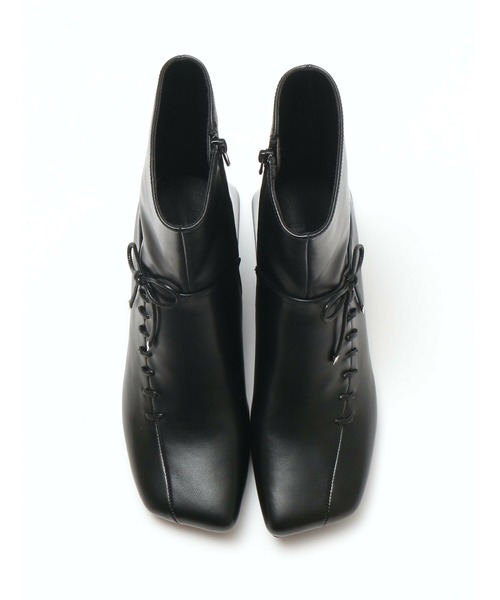 Bella lume（ベッラルーメ）の「《Bella Lume(ベッラルーメ)》スクエアレースアップブーツ（ブーツ・レディース・ブラック・SMALL/MEDIUM/LARGE）」の8枚目の写真