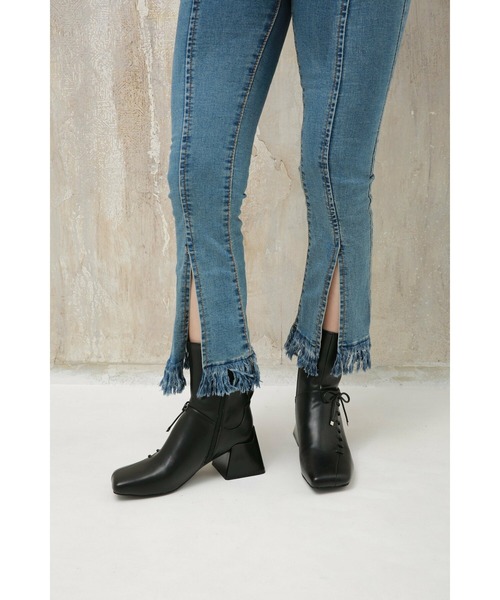 Bella lume（ベッラルーメ）の「《Bella Lume(ベッラルーメ)》スクエアレースアップブーツ（ブーツ・レディース・ブラック・SMALL/MEDIUM/LARGE）」の4枚目の写真