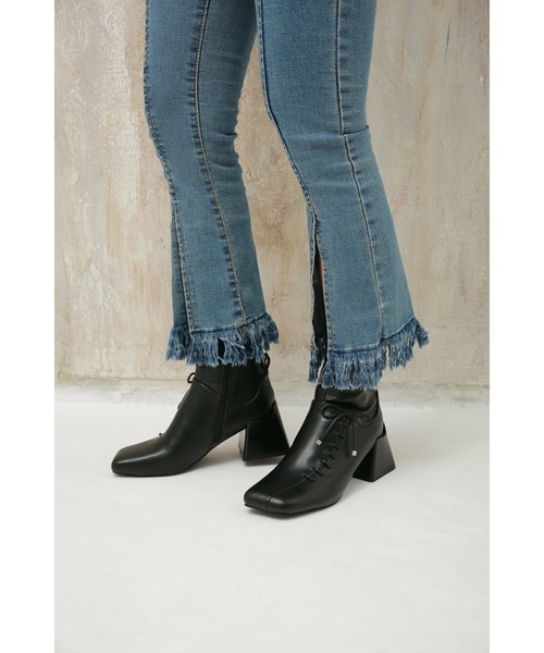 Bella lume（ベッラルーメ）の「《Bella Lume(ベッラルーメ)》スクエアレースアップブーツ（ブーツ・レディース・ブラック・SMALL/MEDIUM/LARGE）」の3枚目の写真