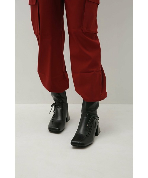 Bella lume（ベッラルーメ）の「《Bella Lume(ベッラルーメ)》スクエアレースアップブーツ（ブーツ・レディース・ブラック・SMALL/MEDIUM/LARGE）」の2枚目の写真