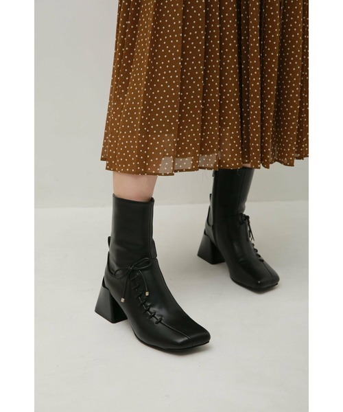 Bella lume（ベッラルーメ）の「《Bella Lume(ベッラルーメ)》スクエアレースアップブーツ（ブーツ・レディース・ブラック・SMALL/MEDIUM/LARGE）」の13枚目の写真