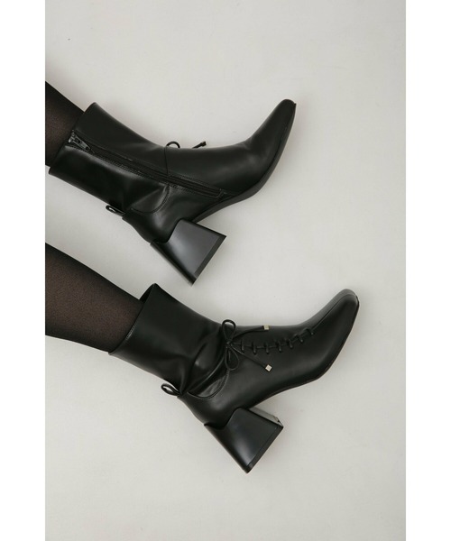 Bella lume（ベッラルーメ）の「《Bella Lume(ベッラルーメ)》スクエアレースアップブーツ（ブーツ・レディース・ブラック・SMALL/MEDIUM/LARGE）」の10枚目の写真