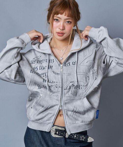 SEQUENZ（シークエンズ）の「【SEQUENZ（シークエンズ）】SQNZ ZIP P/K / ジップパーカー 裏起毛 フーディ スタッズ 加工 ワッペン プリント（パーカー・メンズ・ブラック/ピンク/ライトグレー/ブルー・SMALL/LARGE/MEDIUM）」の11枚目の写真