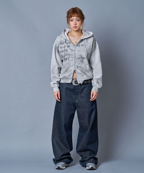 SEQUENZ（シークエンズ）の「【SEQUENZ（シークエンズ）】SQNZ ZIP P/K / ジップパーカー 裏起毛 フーディ スタッズ 加工 ワッペン プリント（パーカー・メンズ・ブラック/ピンク/ライトグレー/ブルー・SMALL/LARGE/MEDIUM）」の17枚目の写真