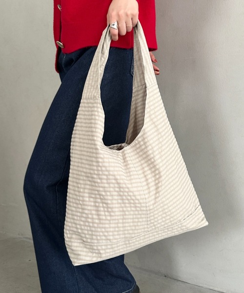 MYMOOD.（マイムード）の「【A4収納可】チェック柄ワンハンドルトートバッグ（トートバッグ・レディース・ベージュ/レッド/ブラウン/ネイビー・FREE）」の19枚目の写真