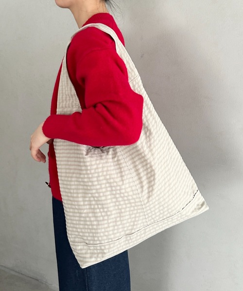 MYMOOD.（マイムード）の「【A4収納可】チェック柄ワンハンドルトートバッグ（トートバッグ・レディース・ベージュ/レッド/ブラウン/ネイビー・FREE）」の17枚目の写真