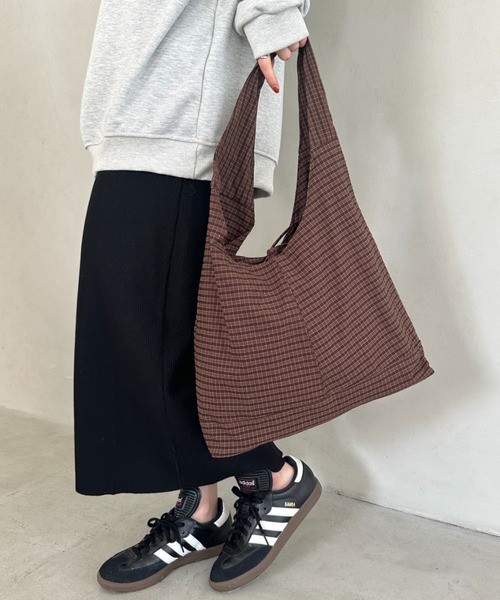 MYMOOD.（マイムード）の「【A4収納可】チェック柄ワンハンドルトートバッグ（トートバッグ・レディース・ベージュ/レッド/ブラウン/ネイビー・FREE）」の13枚目の写真