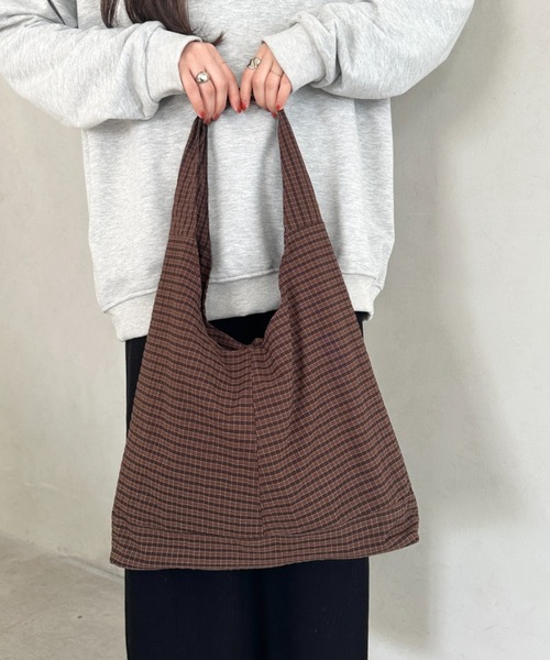 MYMOOD.（マイムード）の「【A4収納可】チェック柄ワンハンドルトートバッグ（トートバッグ・レディース・ベージュ/レッド/ブラウン/ネイビー・FREE）」の12枚目の写真