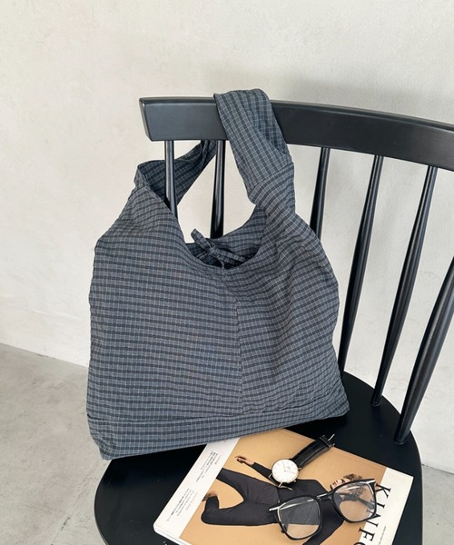 MYMOOD.（マイムード）の「【A4収納可】チェック柄ワンハンドルトートバッグ（トートバッグ・レディース・ベージュ/レッド/ブラウン/ネイビー・FREE）」の21枚目の写真