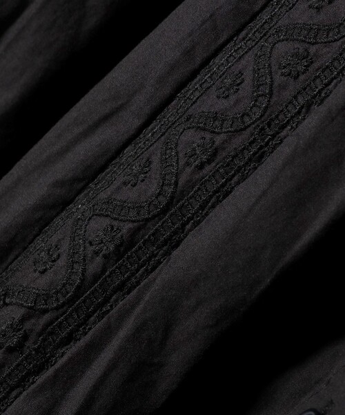 crinkle crinkle crinkle(クリンクルクリンクルクリンクル)の「crinkle crinkle crinkle:〈手洗い可能〉リビルド ネクト ブラウス(シャツ/ブラウス・レディース・ブラック/オフホワイト・ONE SIZE)」の9枚目の写真