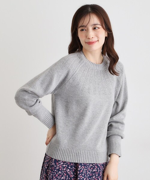 LAURA ASHLEY(ローラアシュレイ)の「【洗える/同素材アイテムあり】求心ケーブル編み プルオーバーニット(ニット/セーター・レディース・ライトグレー系9/アイボリー/レッド系1・40/38)」の3枚目の写真