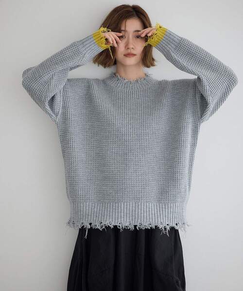 Editt by YECCA VECCA(エディットバイイェッカヴェッカ)の「ダメージルーズニット(ニット/セーター・レディース・チャコールグレー/ブルー/グレー・FREE)」の3枚目の写真