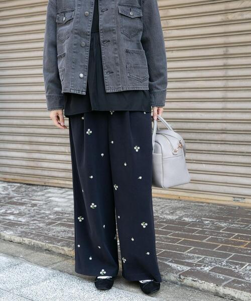 ITEMS URBANRESEARCH（アイテムズ アーバンリサーチ）の「刺繍ベロアパンツ（その他パンツ・レディース・ブルー系その他/パープル系その他・FREE）」の4枚目の写真