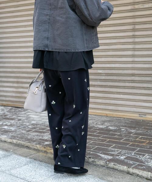 ITEMS URBANRESEARCH（アイテムズ アーバンリサーチ）の「刺繍ベロアパンツ（その他パンツ・レディース・ブルー系その他/パープル系その他・FREE）」の5枚目の写真