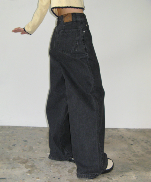 RONRON(ロンロン)の「WIDE DENIM PANTS BLACK(デニムパンツ・レディース・その他・SMALL/MEDIUM)」の2枚目の写真