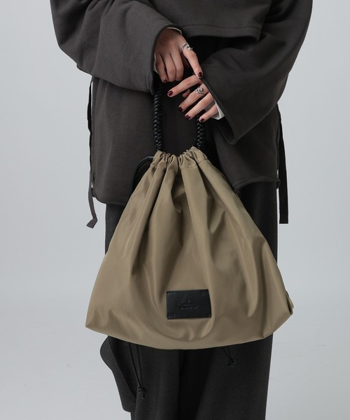 LEPSIM(レプシィム)の「2WAY巾着トート 605335(トートバッグ・レディース・ブラック/カーキブラウン・ONE SIZE)」の2枚目の写真