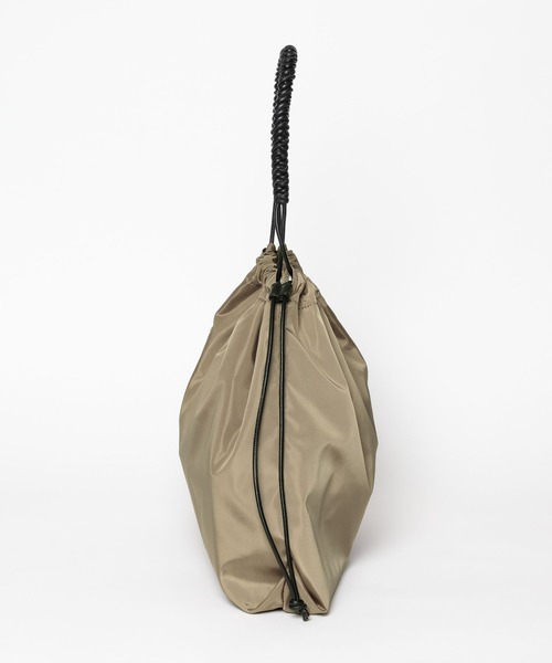 LEPSIM(レプシィム)の「2WAY巾着トート 605335(トートバッグ・レディース・ブラック/カーキブラウン・ONE SIZE)」の5枚目の写真