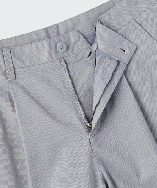 MUSINSA STANDARD（ムシンサスタンダード）の「ワンタックレギュラーフィットチノパンツ[スカイブルー]（その他パンツ・メンズ・その他・26/27/28/29/30/31/32/33/34/36/38/40/42）」の4枚目の写真