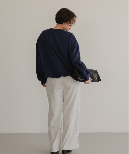 attiree(アティレー)の「裾ボリューム プルオーバー(Tシャツ/カットソー・レディース・ブラック/ネイビー/オフホワイト/グレー・FREE)」の6枚目の写真