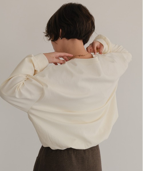 attiree(アティレー)の「裾ボリューム プルオーバー(Tシャツ/カットソー・レディース・ブラック/ネイビー/オフホワイト/グレー・FREE)」の16枚目の写真