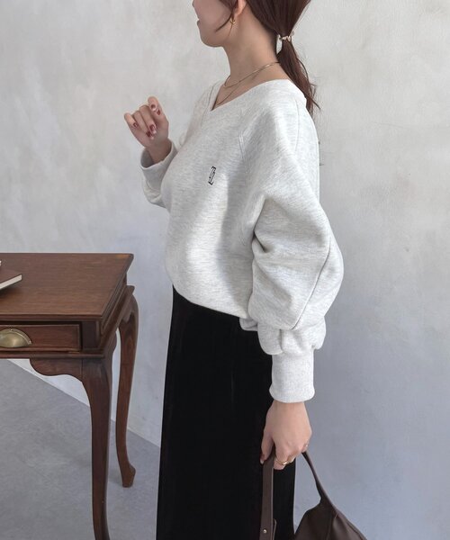 Thevon(ゼボン)の「Vネック刺繍ロゴ裏起毛プルオーバー(Tシャツ/カットソー・レディース・チャコールグレー/ネイビー/ライトグレー・FREE)」の5枚目の写真