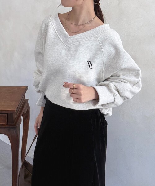 Thevon(ゼボン)の「Vネック刺繍ロゴ裏起毛プルオーバー(Tシャツ/カットソー・レディース・チャコールグレー/ネイビー/ライトグレー・FREE)」の6枚目の写真