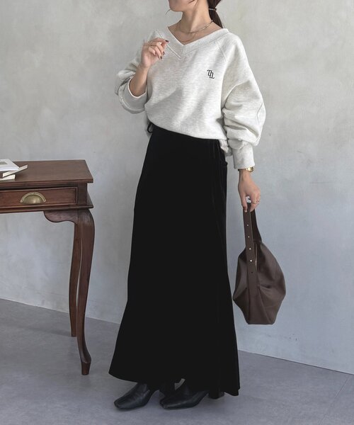 Thevon(ゼボン)の「Vネック刺繍ロゴ裏起毛プルオーバー(Tシャツ/カットソー・レディース・チャコールグレー/ネイビー/ライトグレー・FREE)」の10枚目の写真