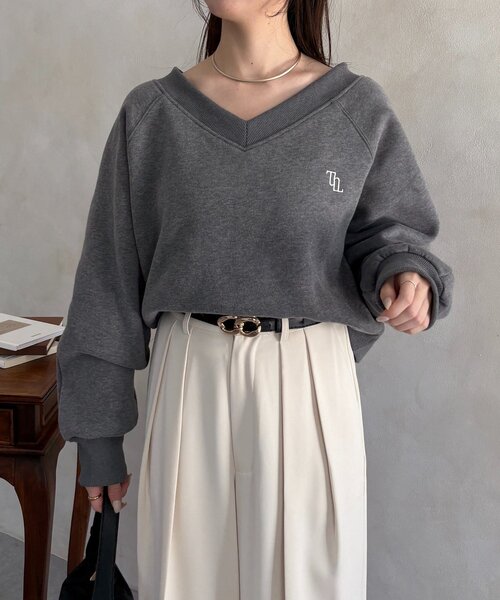 Thevon(ゼボン)の「Vネック刺繍ロゴ裏起毛プルオーバー(Tシャツ/カットソー・レディース・チャコールグレー/ネイビー/ライトグレー・FREE)」の17枚目の写真
