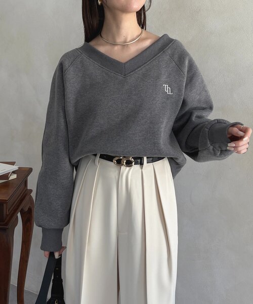 Thevon(ゼボン)の「Vネック刺繍ロゴ裏起毛プルオーバー(Tシャツ/カットソー・レディース・チャコールグレー/ネイビー/ライトグレー・FREE)」の18枚目の写真
