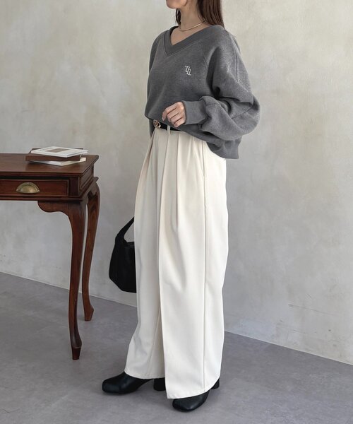 Thevon(ゼボン)の「Vネック刺繍ロゴ裏起毛プルオーバー(Tシャツ/カットソー・レディース・チャコールグレー/ネイビー/ライトグレー・FREE)」の22枚目の写真