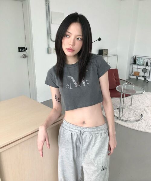 MUCENT(ムセント)の「アリンピグメントホットフィックスクロップ半袖Tシャツ(Tシャツ/カットソー・レディース・チャコール・FREE)」の5枚目の写真