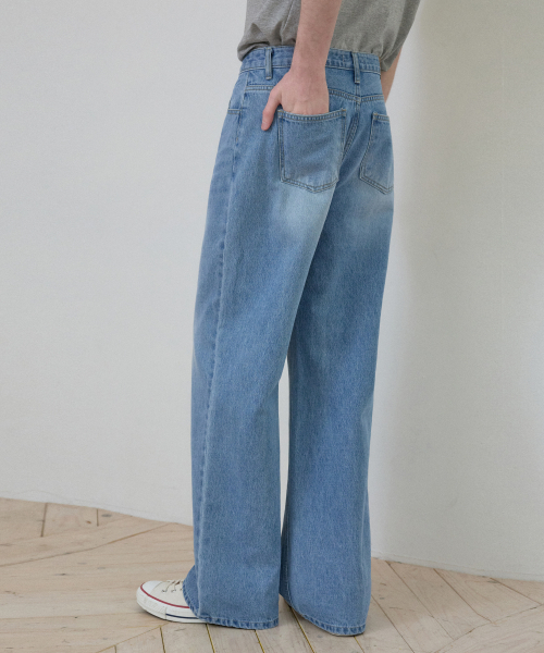 WEDNESDAY OASIS(ウェンズデーオアシス)の「クラシックウォッシュドセミワイドデニム_Light Blue(W25-PT08)(デニムパンツ・メンズ・スカイブルー・MEDIUM/LARGE)」の4枚目の写真