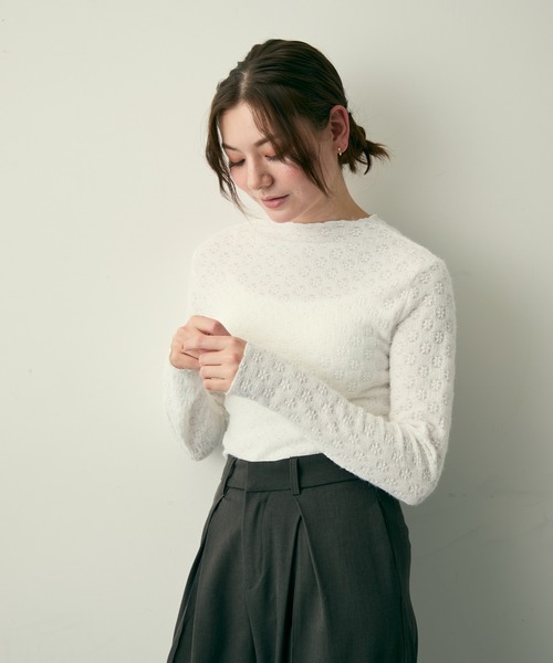 Lunea（ルネア）の「ハイネック花柄レーストップス（Tシャツ/カットソー・レディース・ブラック/ホワイト/ベージュ・FREE）」の6枚目の写真