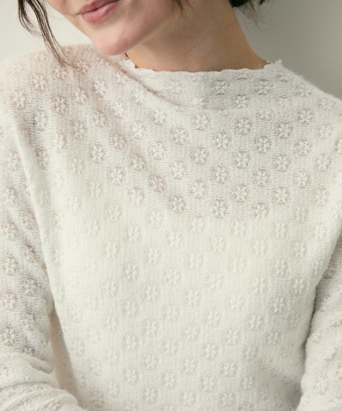 Lunea（ルネア）の「ハイネック花柄レーストップス（Tシャツ/カットソー・レディース・ブラック/ホワイト/ベージュ・FREE）」の4枚目の写真