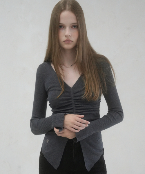Vivacious(ビバシャス)の「Blanc Shirring Slit Knit - 5COL(ニット/セーター・レディース・チャコール/オリーブ/ブルー/アイボリー/ブラック・FREE)」の6枚目の写真