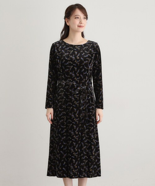 LAURA ASHLEY(ローラアシュレイ)の「【洗える/同柄アイテムあり】エラビー スプリッグ柄ベロアワンピース(ワンピース・レディース・ブラック系・40/38)」の6枚目の写真