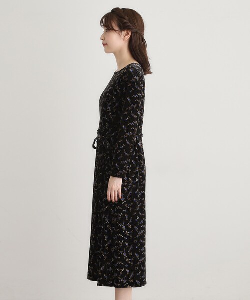 LAURA ASHLEY(ローラアシュレイ)の「【洗える/同柄アイテムあり】エラビー スプリッグ柄ベロアワンピース(ワンピース・レディース・ブラック系・40/38)」の7枚目の写真