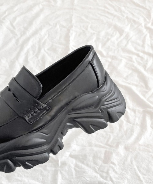 Shoes in Closet(シューズインクローゼット)の「【スエード素材/新色入荷】+6.5㎝ 軽量 厚底 ボリュームソール スニーカー ローファー 6594(ローファー・レディース・ベージュ/ブラック/ホワイト/ダークブラウン/ブラック系9/ダークブラウン系9/ダークブラウン系8/ブラック系8・S/3L/LL/L/M)」の11枚目の写真
