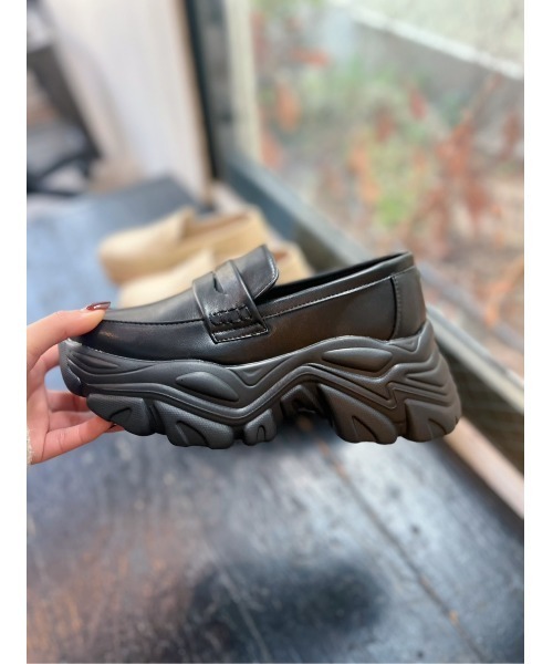 Shoes in Closet(シューズインクローゼット)の「【スエード素材/新色入荷】+6.5㎝ 軽量 厚底 ボリュームソール スニーカー ローファー 6594(ローファー・レディース・ベージュ/ブラック/ホワイト/ダークブラウン/ブラック系9/ダークブラウン系9/ダークブラウン系8/ブラック系8・S/3L/LL/L/M)」の12枚目の写真