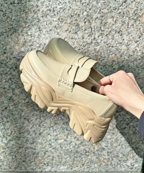 Shoes in Closet(シューズインクローゼット)の「【スエード素材/新色入荷】+6.5㎝ 軽量 厚底 ボリュームソール スニーカー ローファー 6594(ローファー・レディース・ベージュ/ブラック/ホワイト/ダークブラウン/ブラック系9/ダークブラウン系9/ダークブラウン系8/ブラック系8・S/3L/LL/L/M)」の16枚目の写真