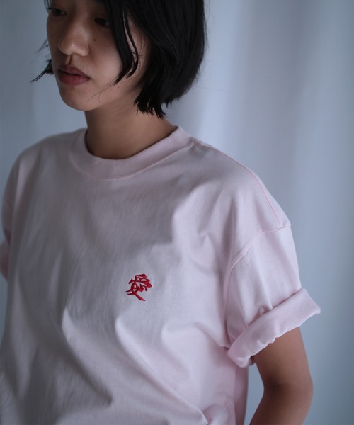 G.V.G.V.（ジーヴィージーヴィー）の「LOVE AND LIE EMBROIDERY H/S TEE【PINK】（Tシャツ/カットソー・レディース・Black/Red・ONE SIZE）」の2枚目の写真