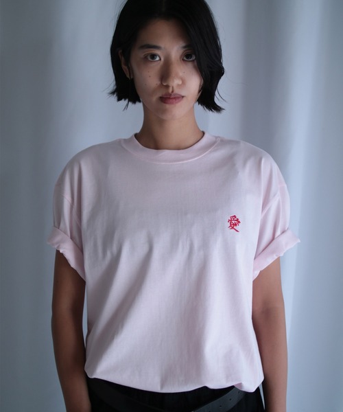 G.V.G.V.（ジーヴィージーヴィー）の「LOVE AND LIE EMBROIDERY H/S TEE【PINK】（Tシャツ/カットソー・レディース・Black/Red・ONE SIZE）」の4枚目の写真