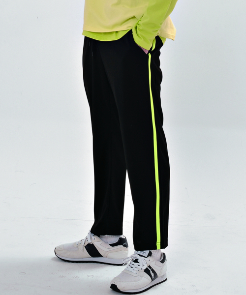 BEMIGHTY(ビーマイティー)の「サイドテーピングクロップトラックパンツ(スウェットパンツ・メンズ・その他・LARGE/MEDIUM)」の1枚目の写真
