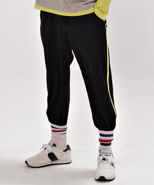 BEMIGHTY(ビーマイティー)の「サイドテーピングクロップトラックパンツ(スウェットパンツ・メンズ・その他・LARGE/MEDIUM)」の3枚目の写真