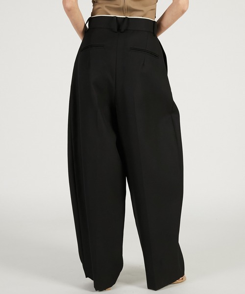 PRANK PROJECT（プランクプロジェクト）の「ボリュームタックハイウエストパンツ / Volume-Tuck High-Waist Pants（スラックス・レディース・ブラック/ベージュ・36/38）」の8枚目の写真