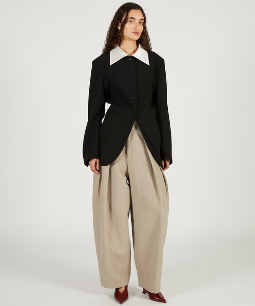 PRANK PROJECT（プランクプロジェクト）の「ボリュームタックハイウエストパンツ / Volume-Tuck High-Waist Pants（スラックス・レディース・ブラック/ベージュ・36/38）」の4枚目の写真