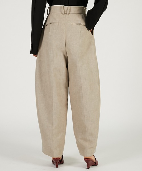 PRANK PROJECT（プランクプロジェクト）の「ボリュームタックハイウエストパンツ / Volume-Tuck High-Waist Pants（スラックス・レディース・ブラック/ベージュ・36/38）」の12枚目の写真