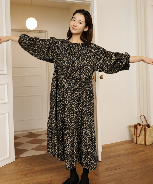CHIQUITA(チキータ)の「フラワーバルーンワンピースブラック(ワンピース・レディース・ブラック・SMALL/MEDIUM)」の1枚目の写真