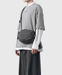 MATHEMATIK（マスマティック）の「Dedekind F19 Cross Bag Urban Charcoal（メッセンジャーバッグ・メンズ）」
